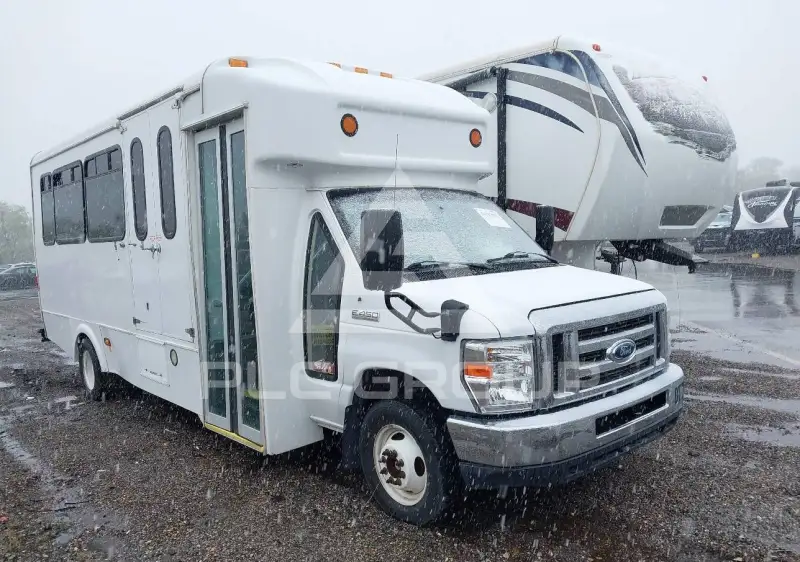 2017 Ford E-450 photo