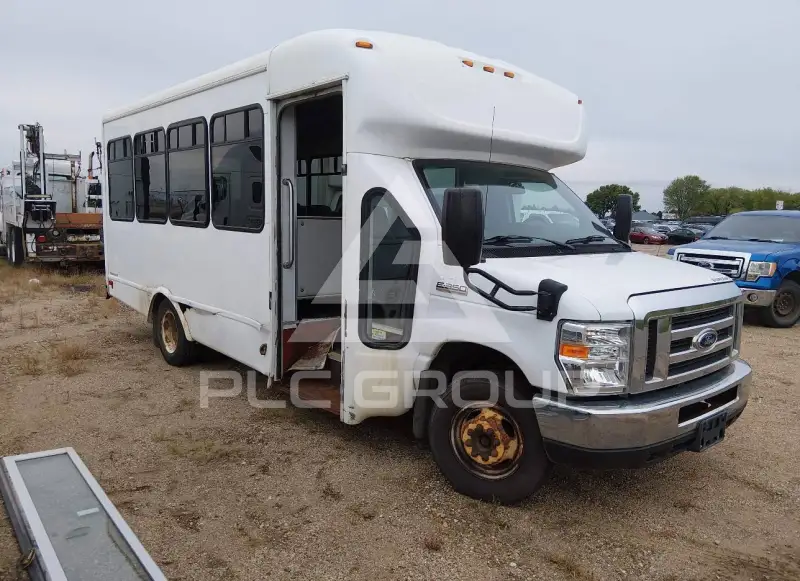 2017 Ford E-350 photo