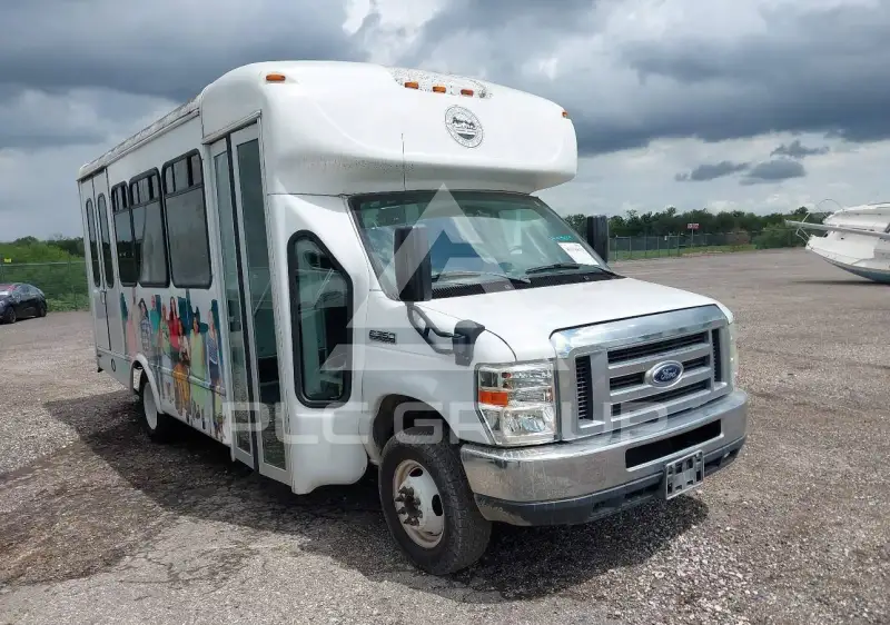 2017 Ford E-350 photo