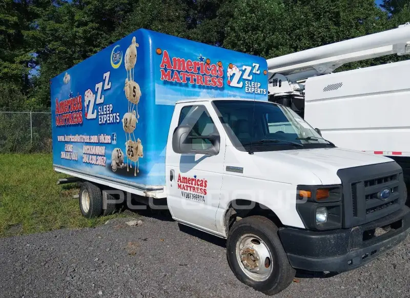 2017 Ford E-350 фото