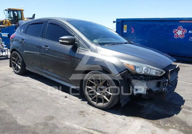 2017 Ford FOCUS photo