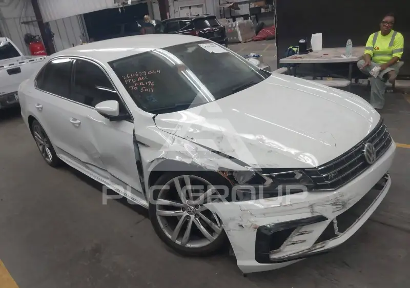 2017 Volkswagen Passat фото