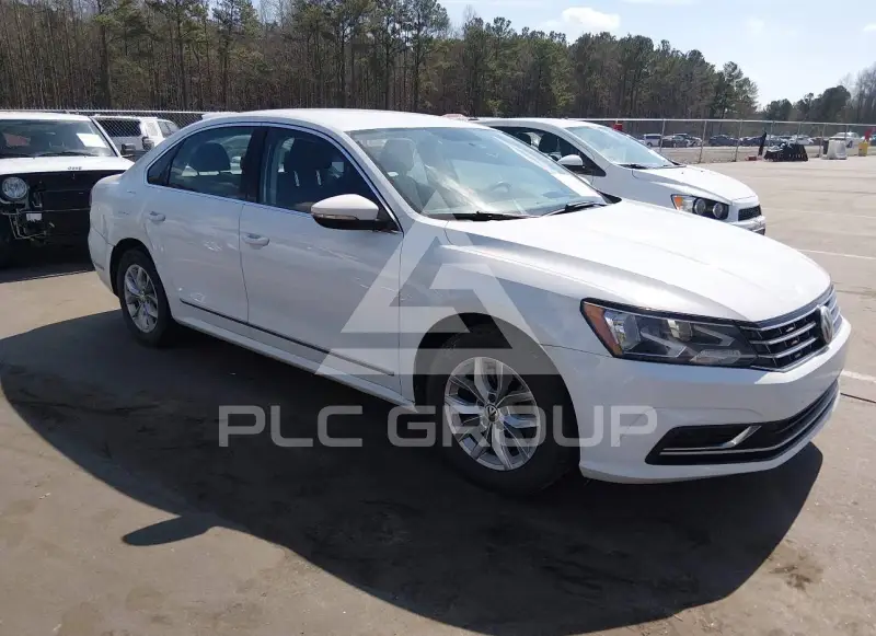 2017 Volkswagen Passat photo