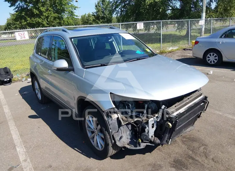 2017 Volkswagen Tiguan photo