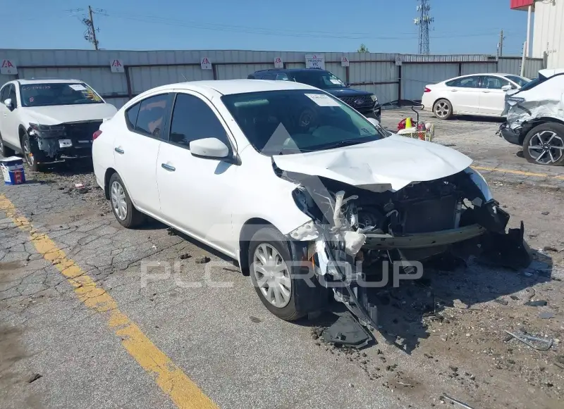 2018 Nissan VERSA фото
