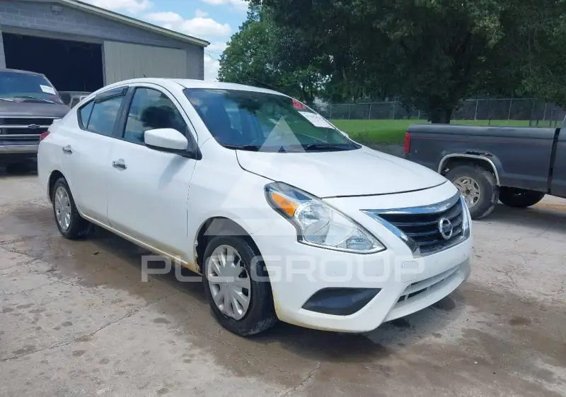 2018 Nissan VERSA фото