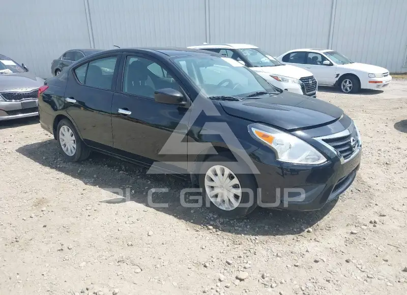 2018 Nissan VERSA фото