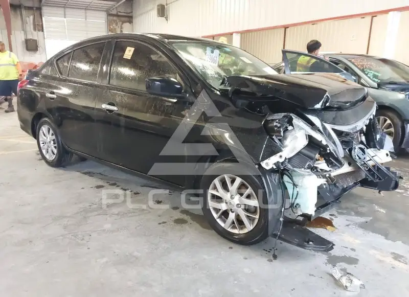 2018 Nissan VERSA фото