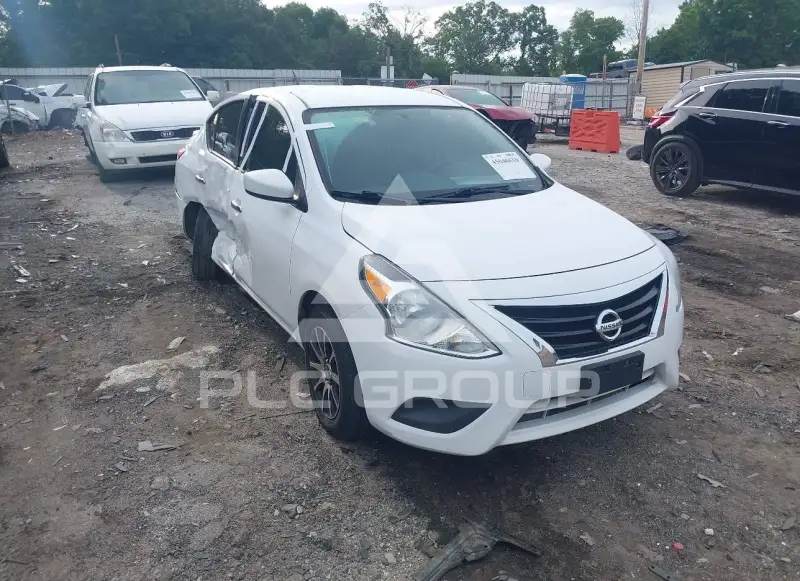 2018 Nissan VERSA фото