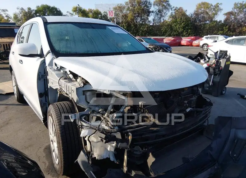 2018 Nissan ROGUE photo