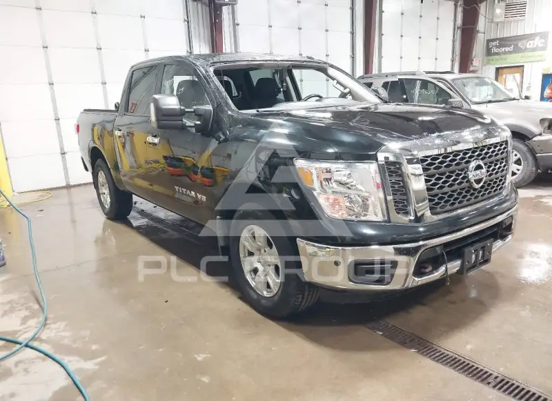 2018 Nissan TITAN фото