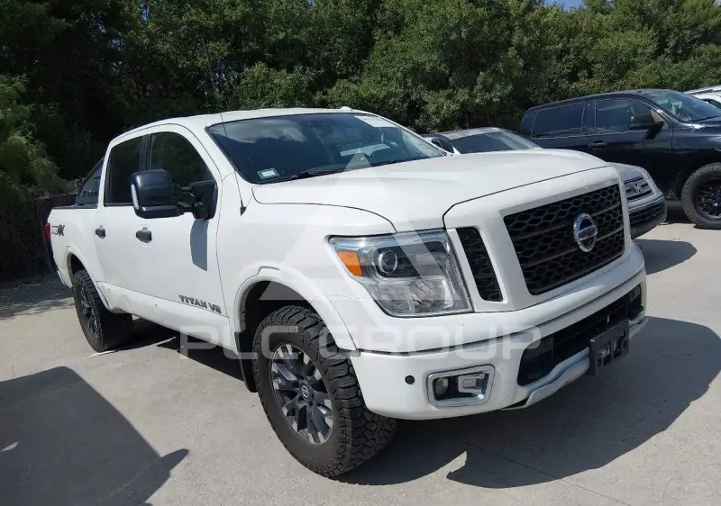 2018 Nissan TITAN фото
