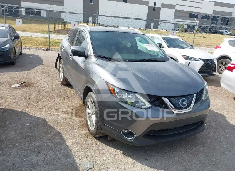2018 Nissan ROGUE photo