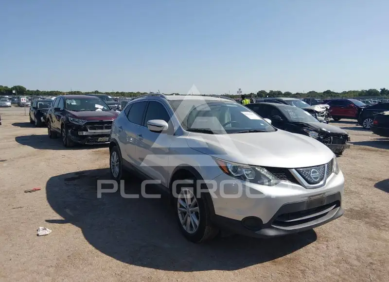 2018 Nissan ROGUE photo