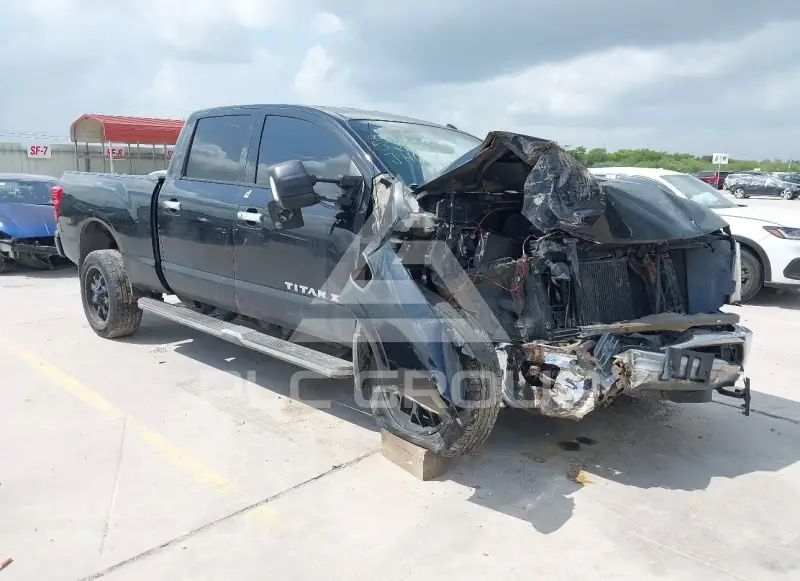2018 Nissan TITAN photo
