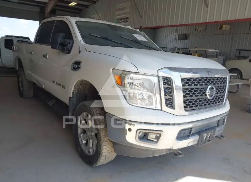 2018 Nissan TITAN фото