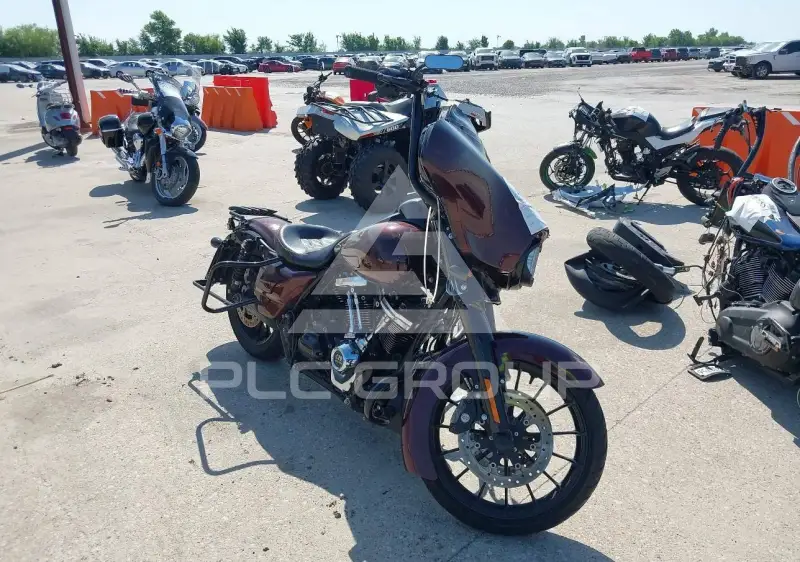2018 Harley-Davidson FLHX photo