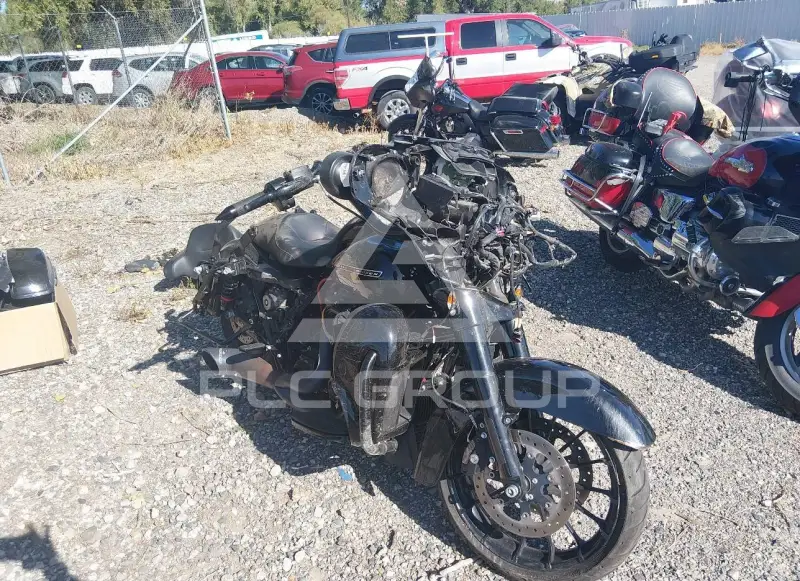 2018 Harley-Davidson FLHX photo