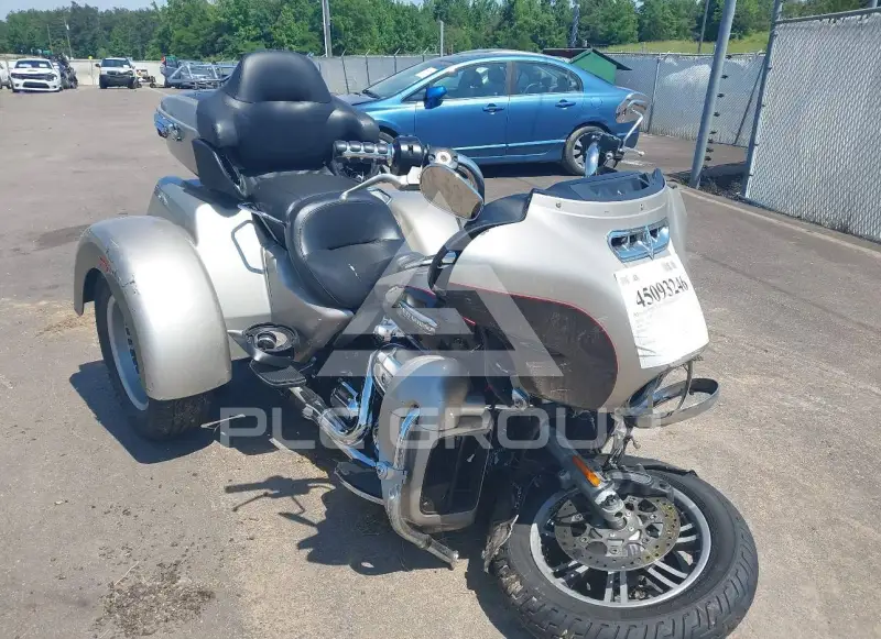 2018 Harley-Davidson FLHTCU фото