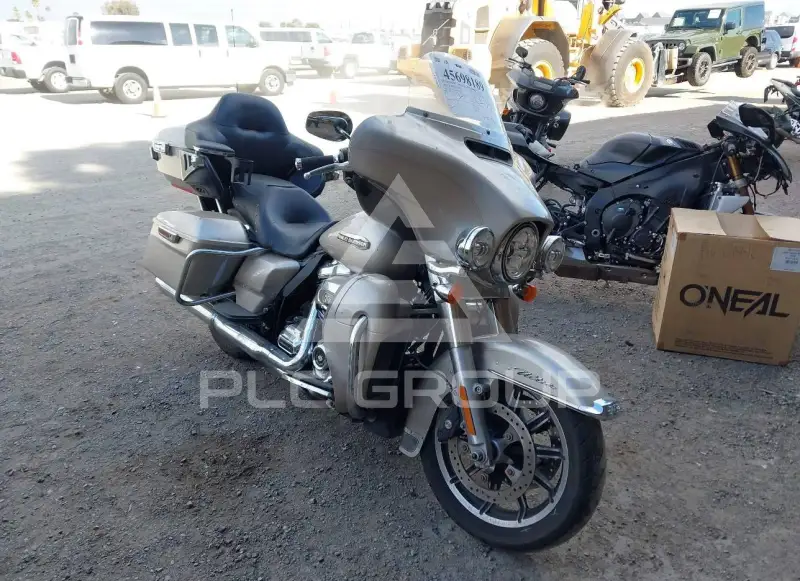 2018 Harley-Davidson FLHTCU фото