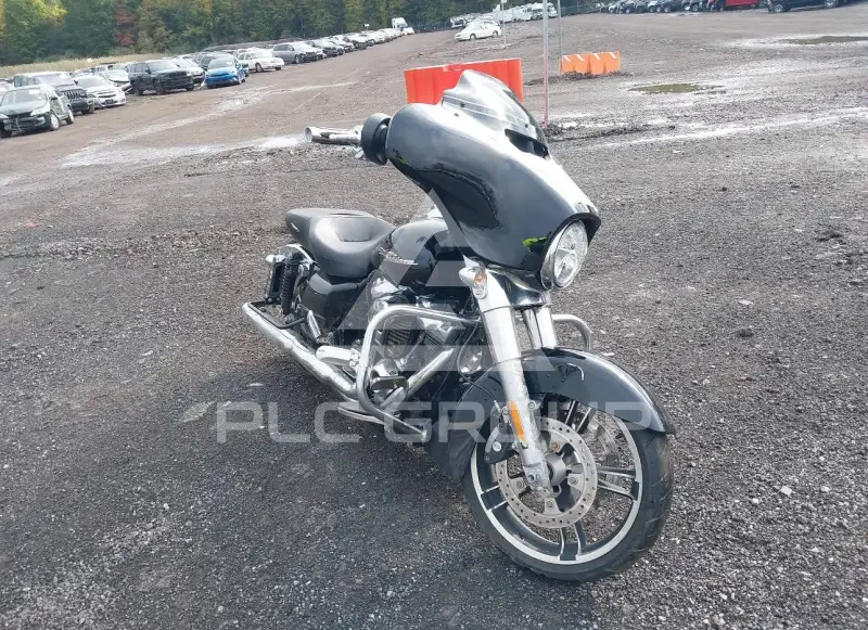 2018 Harley-Davidson FLHX photo