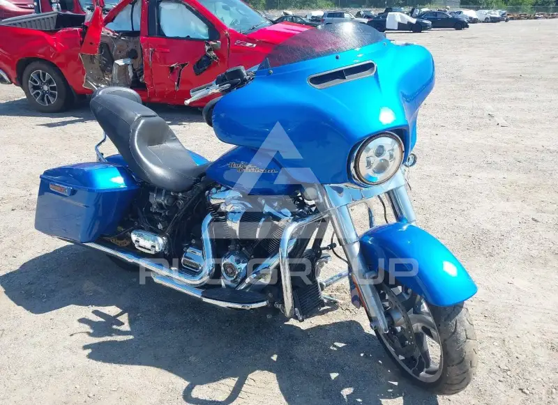2018 Harley-Davidson FLHX photo
