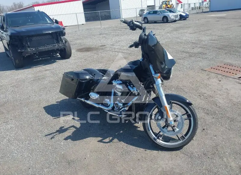 2018 Harley-Davidson FLHX photo