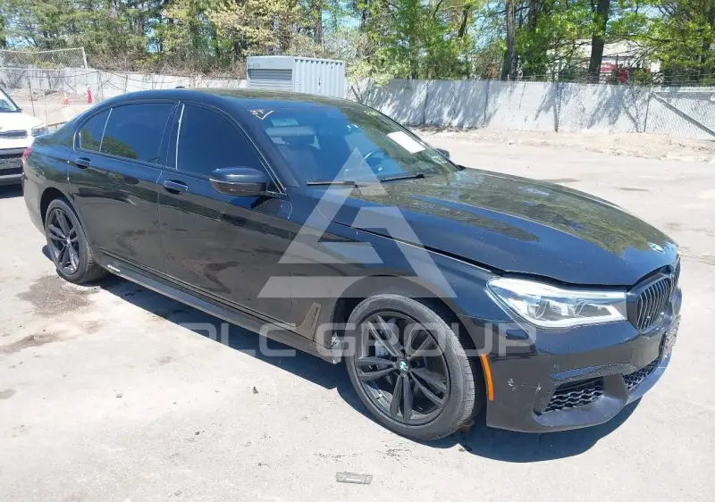 2018 BMW 750 фото