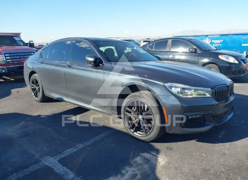 2018 BMW 750 фото