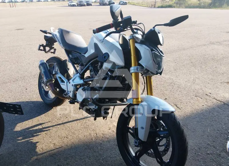 2018 BMW G310 photo