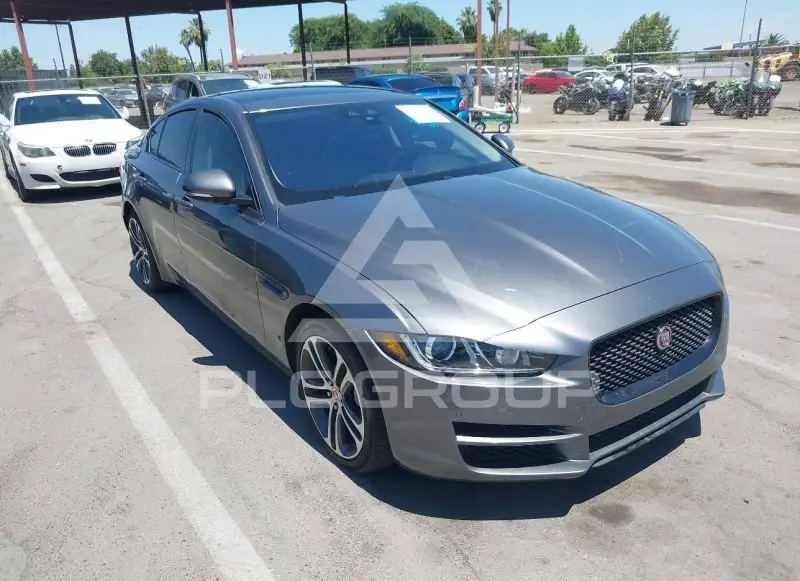 2018 Jaguar XE фото