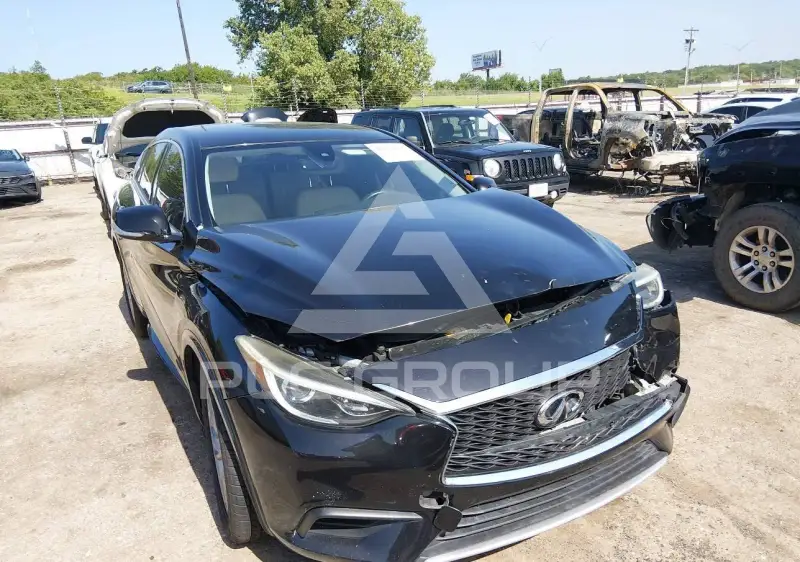 2018 Infinity QX30 photo