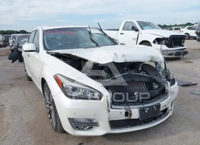 2018 Infinity Q70 photo