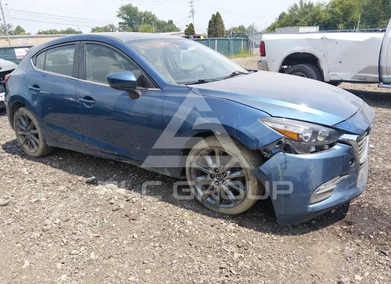 2018 Mazda 3 photo
