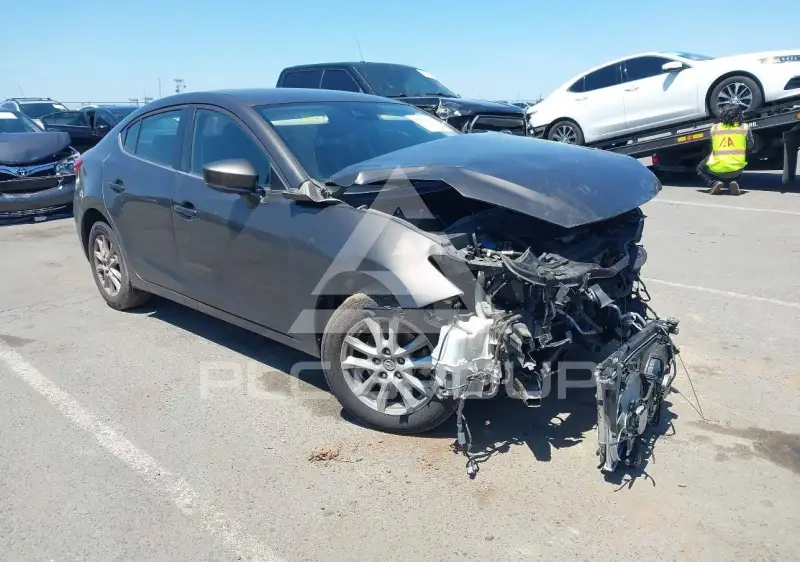 2018 Mazda 3 photo