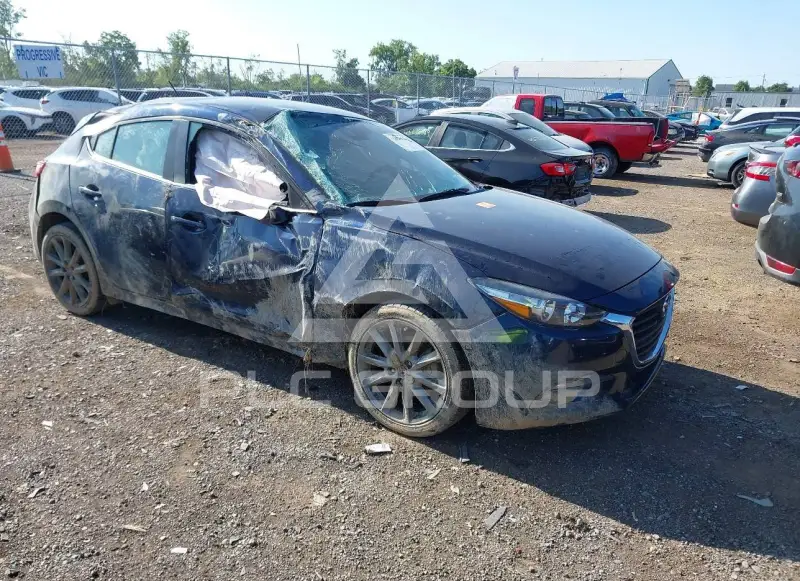 2018 Mazda 3 photo