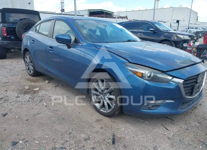 2018 Mazda 3 photo