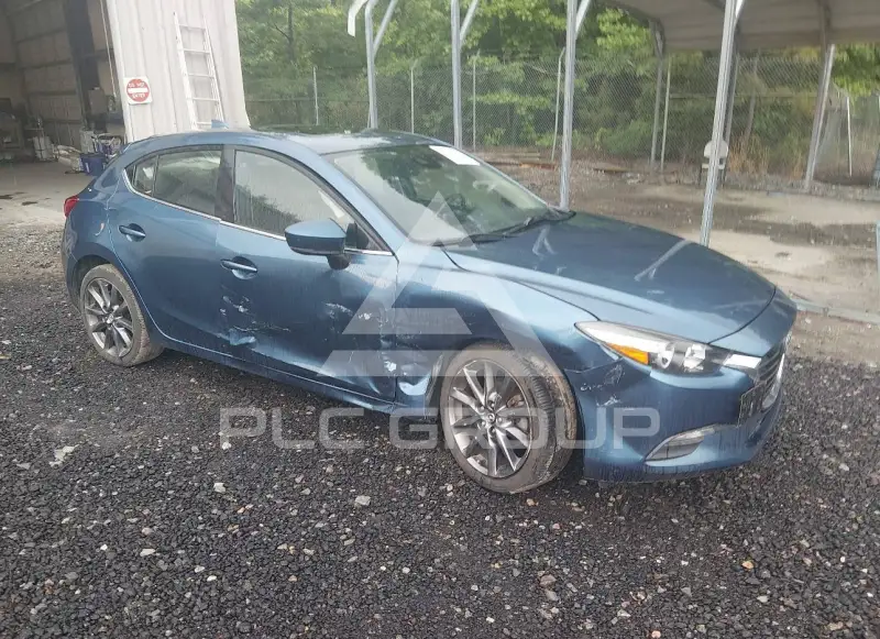 2018 Mazda 3 photo