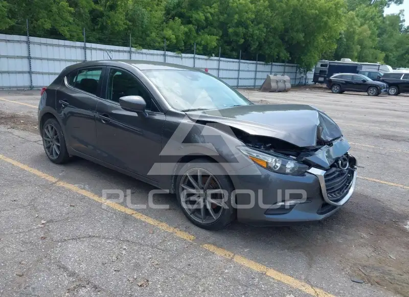 2018 Mazda 3 photo