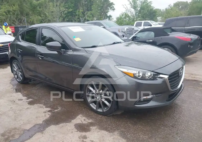 2018 Mazda 3 photo
