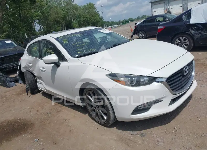 2018 Mazda 3 photo
