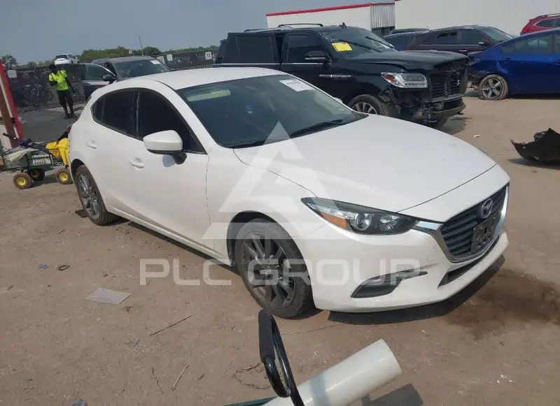 2018 Mazda 3 photo