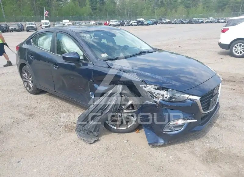 2018 Mazda 3 photo