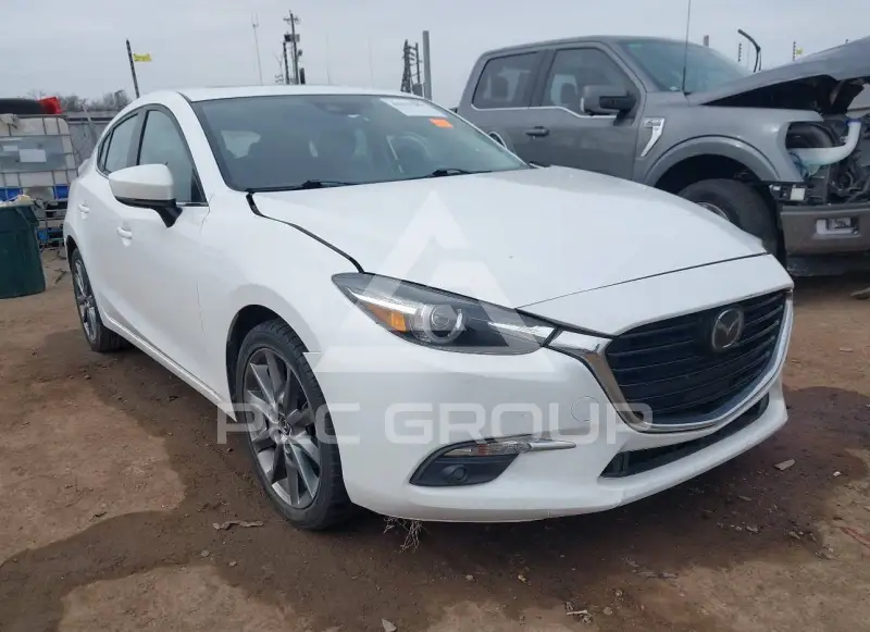 2018 Mazda 3 photo