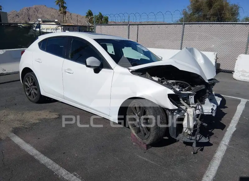 2018 Mazda 3 photo