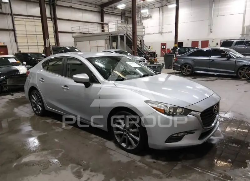 2018 Mazda 3 photo