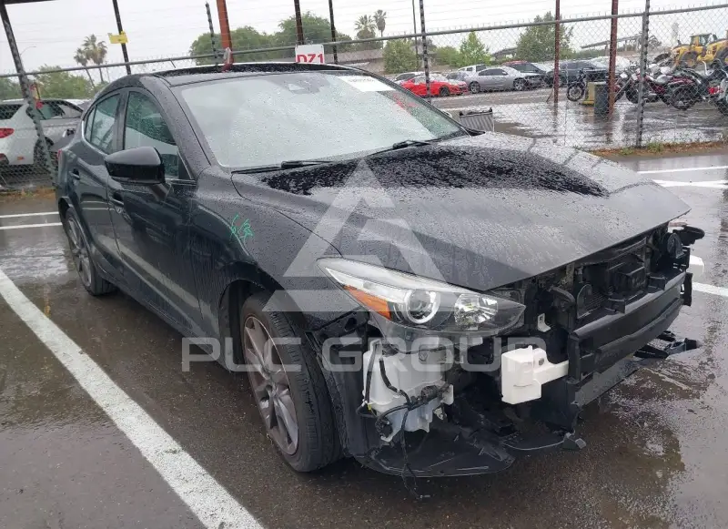 2018 Mazda 3 photo
