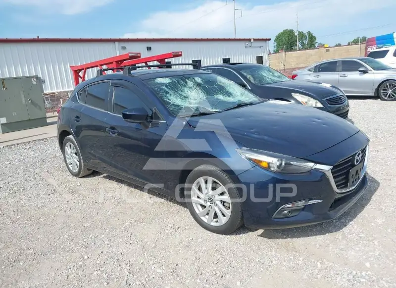 2018 Mazda 3 photo