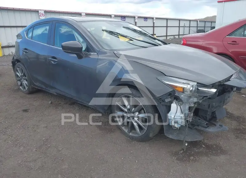 2018 Mazda 3 photo