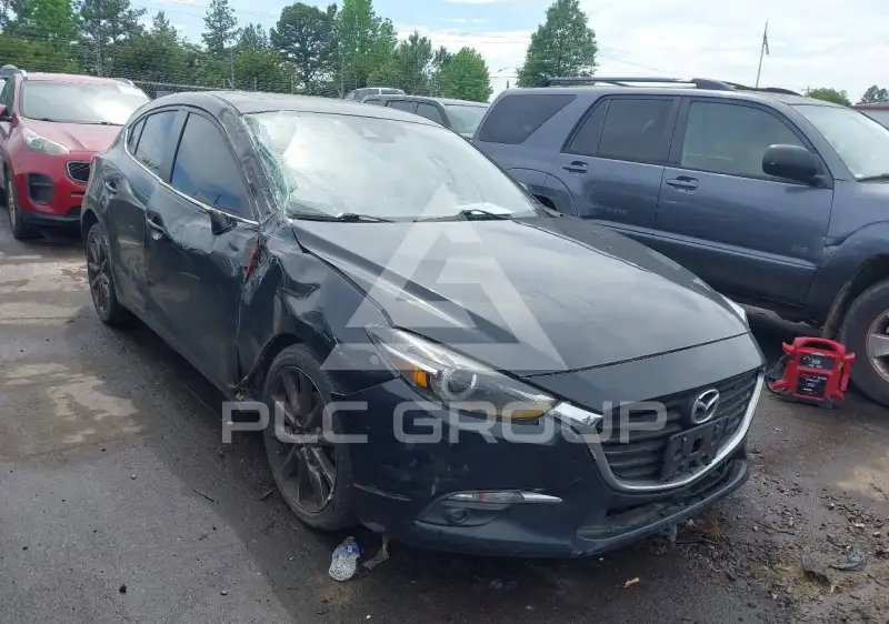 2018 Mazda 3 photo